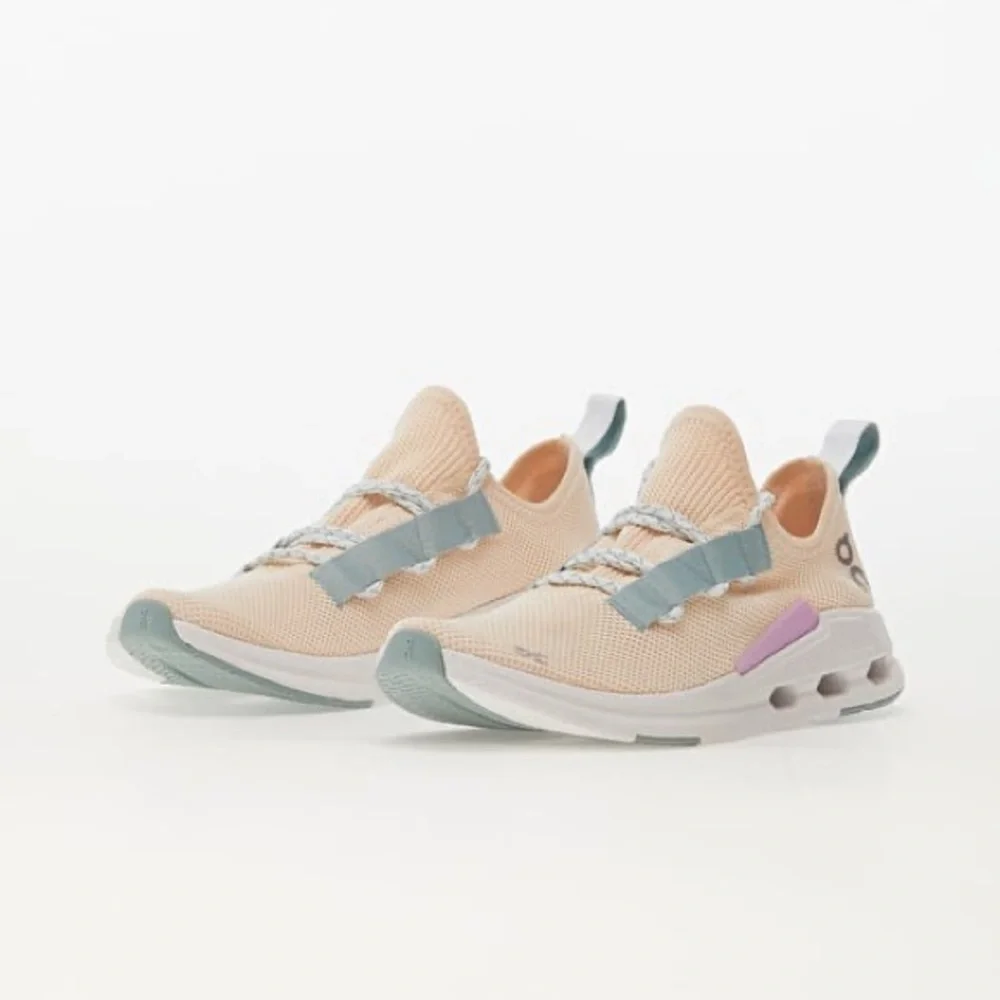 On W Cloudeasy Sneakers - Picture 1 of 16